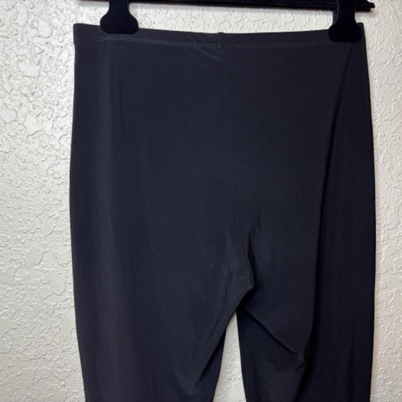 Joseph Ribkoff Black Capri Leggings With Keyhole Button Detail Women's Size 6 - Picture 6 of 11